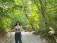 황신혜, 15살 반려견 '맥스'와 산책 데이트.."어딜 가도 동안 소리 듣는 우리 강아지"