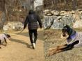 배정남, 반려견 '벨'과 발맞춰 한 걸음 한 걸음..."너무 감사합니데이"