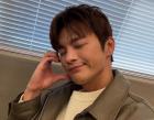 서인국, '볼 하트' 셀카 공개...'댕댕이도 함께!'