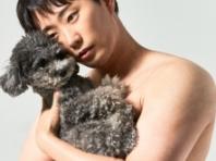 이창호, 반려견 품에 안고 과감한(?) 상반신 노출...'댕댕이는 떨떠름'