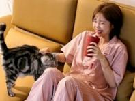 전효성, 반려묘 '달링이♥블링이'와의 행복한 일상 공개..."아늑한 거실 인테리어 완성"