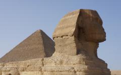 1. 카이로의 피라미드