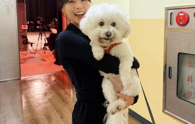 송지은, 강아지 '오늘이' 품에 안고 환한 웃음..."또 놀러 와"