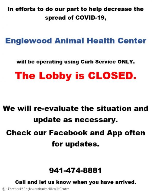 잉글우드 애니멀 헬스센터 동물병원의 로비 폐쇄 공고문.