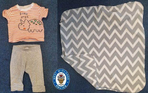 웨스트미들랜즈 경찰은 트위터와 홈페이지에 아기 옷 사진을 올리고, 아기를 아는 사람의 연락을 당부했다. [출처: Twitter/ WMPolice]