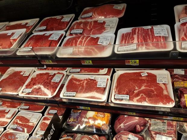 한국인 1인당 쇠고기 소비량은 2020년 기준 13kg, 일본은 6.5kg으로 2배가 되었다. 하지만 연간 24kg의 쇠고기를 소비하는 미국을 따라가기엔 멀었다. 2017년 미국 미주리주 월마트에서 판매되는 쇠고기 정육